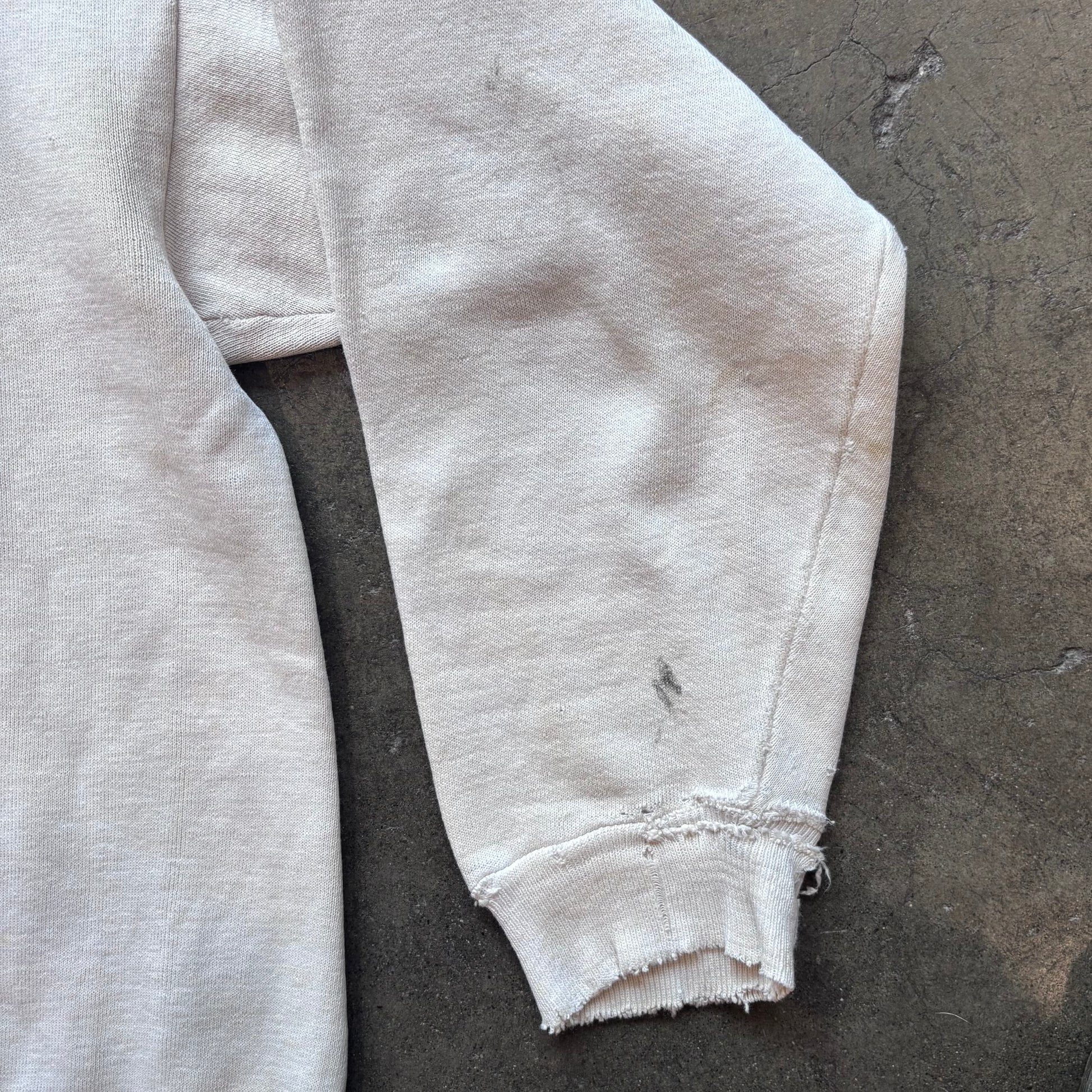 THRASHED | 1970s Robert Crumb "Keep on Truckin" Sweatshirt Sz. M