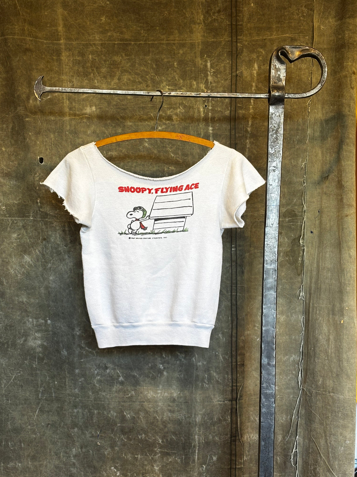 CHOPPED | Vintage 1960s Peanuts 'Snoopy, Flying Ace' Sweatshirt Sz. S