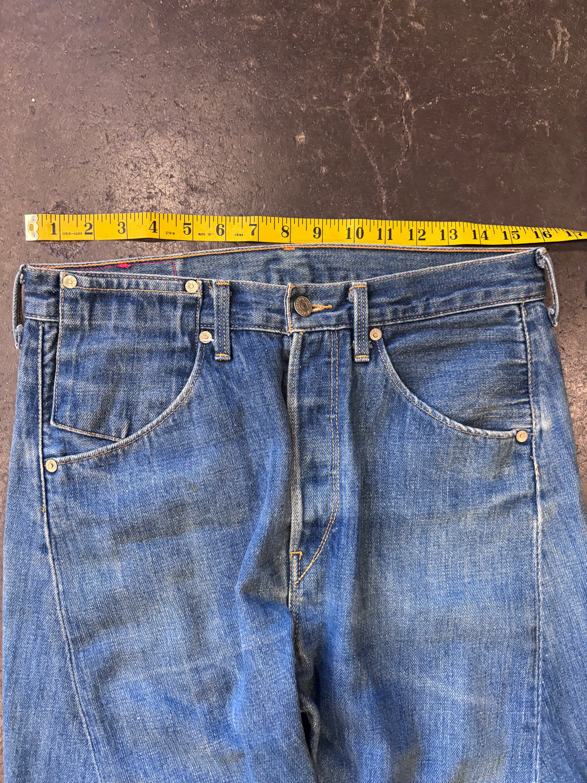 SAMPLE | Women's LEVI (Made in Spain) Twisted Leg Button-Fly Denim Jeans Sz.32