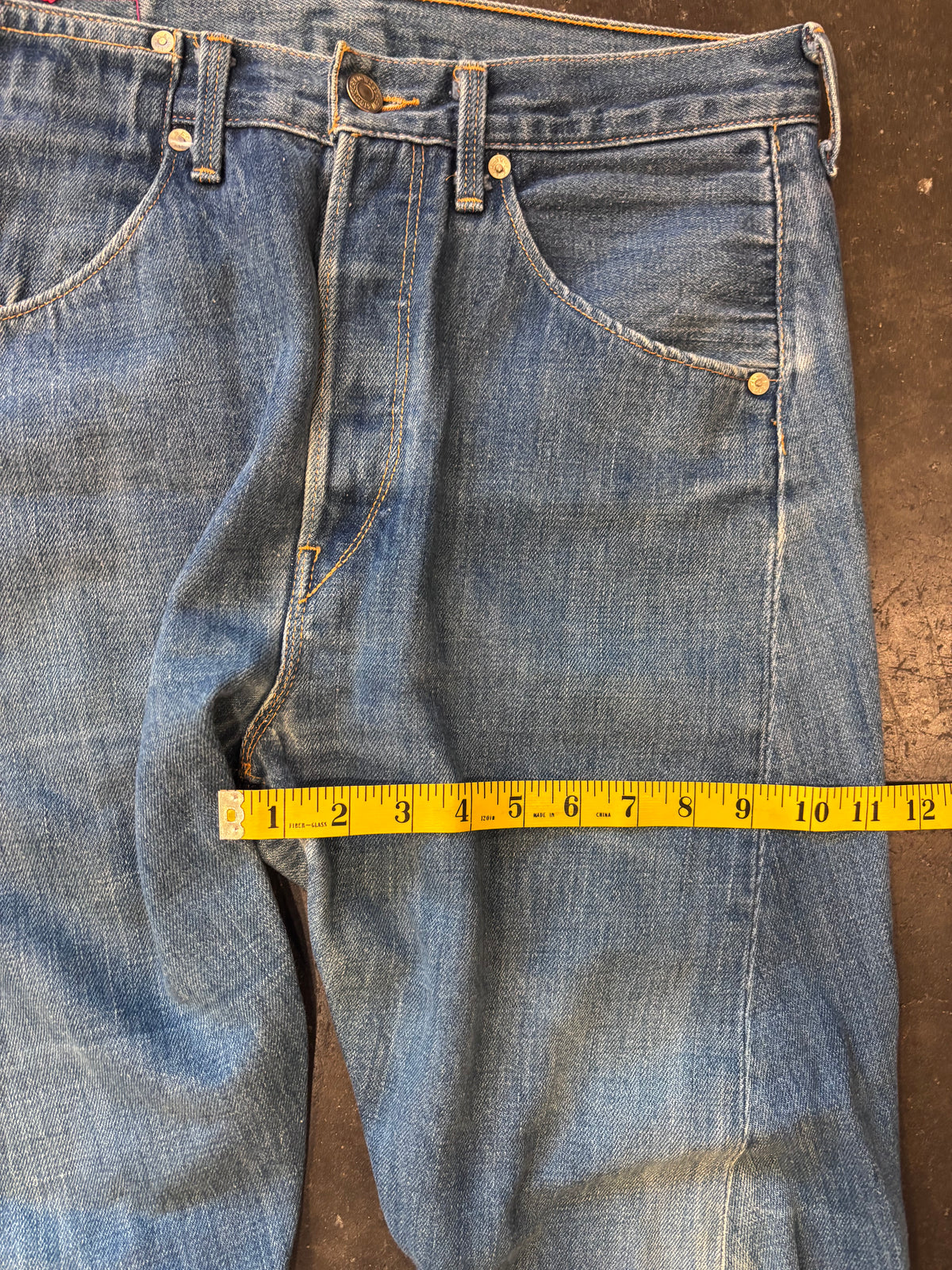 SAMPLE | Women's LEVI (Made in Spain) Twisted Leg Button-Fly Denim Jeans Sz.32