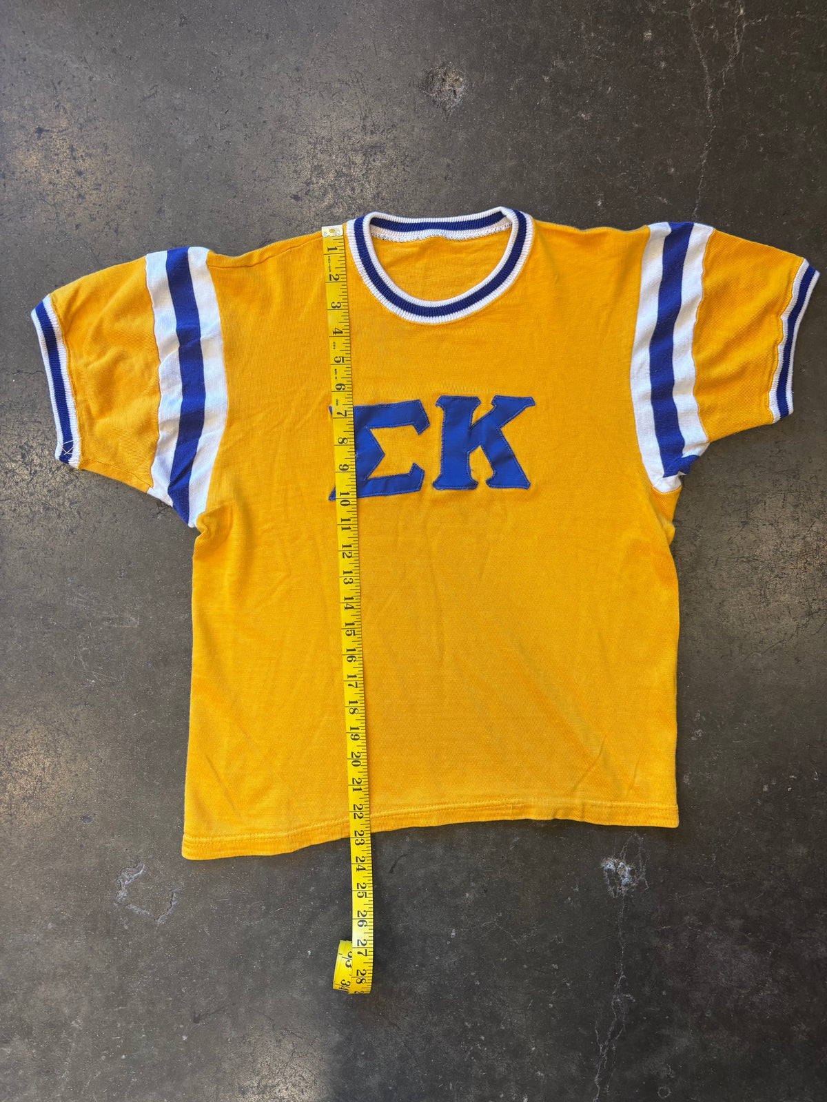 Vintage 1960s Yellow Durene Short Sleeve Jersey T-Shirt Sz. M