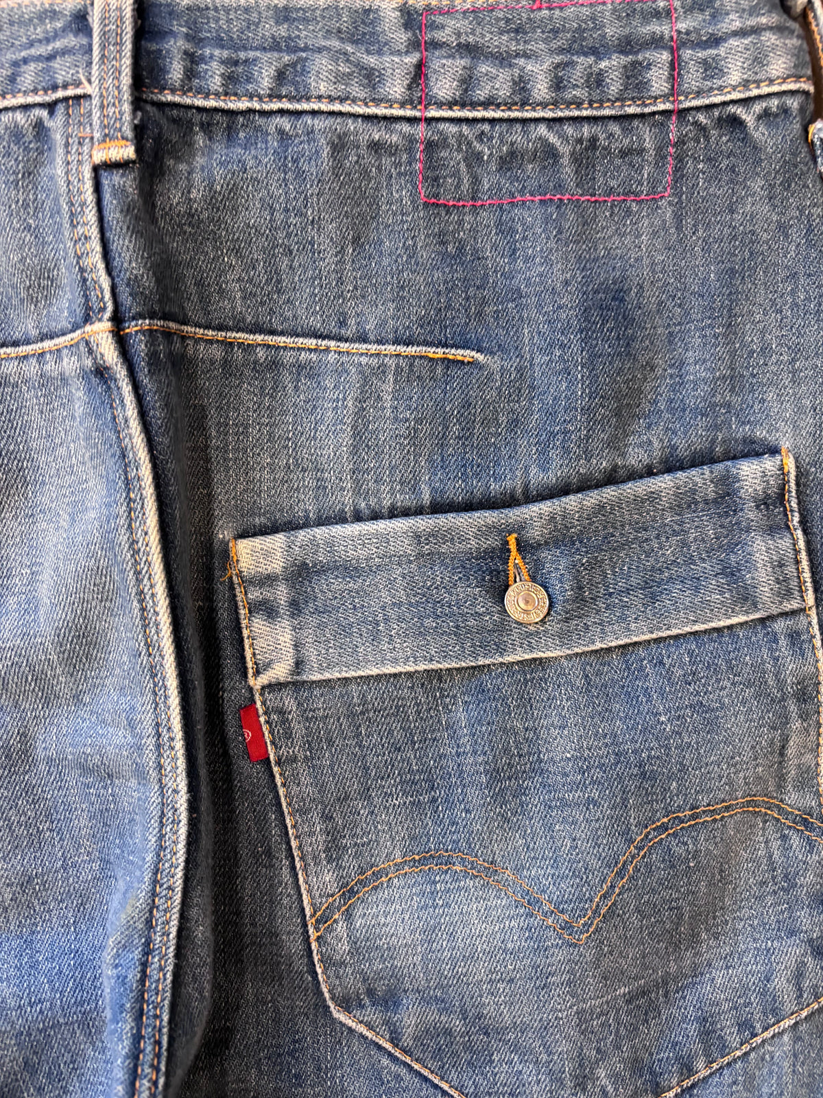 SAMPLE | Women's LEVI (Made in Spain) Twisted Leg Button-Fly Denim Jeans Sz.32