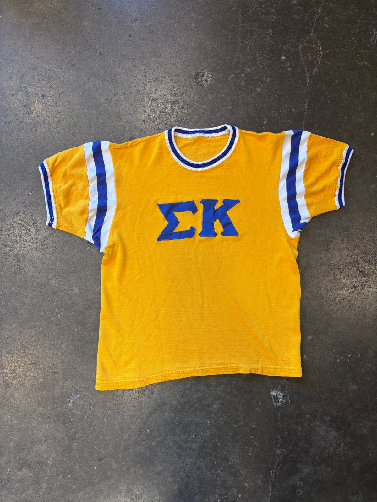 Vintage 1960s Yellow Durene Short Sleeve Jersey T-Shirt Sz. M