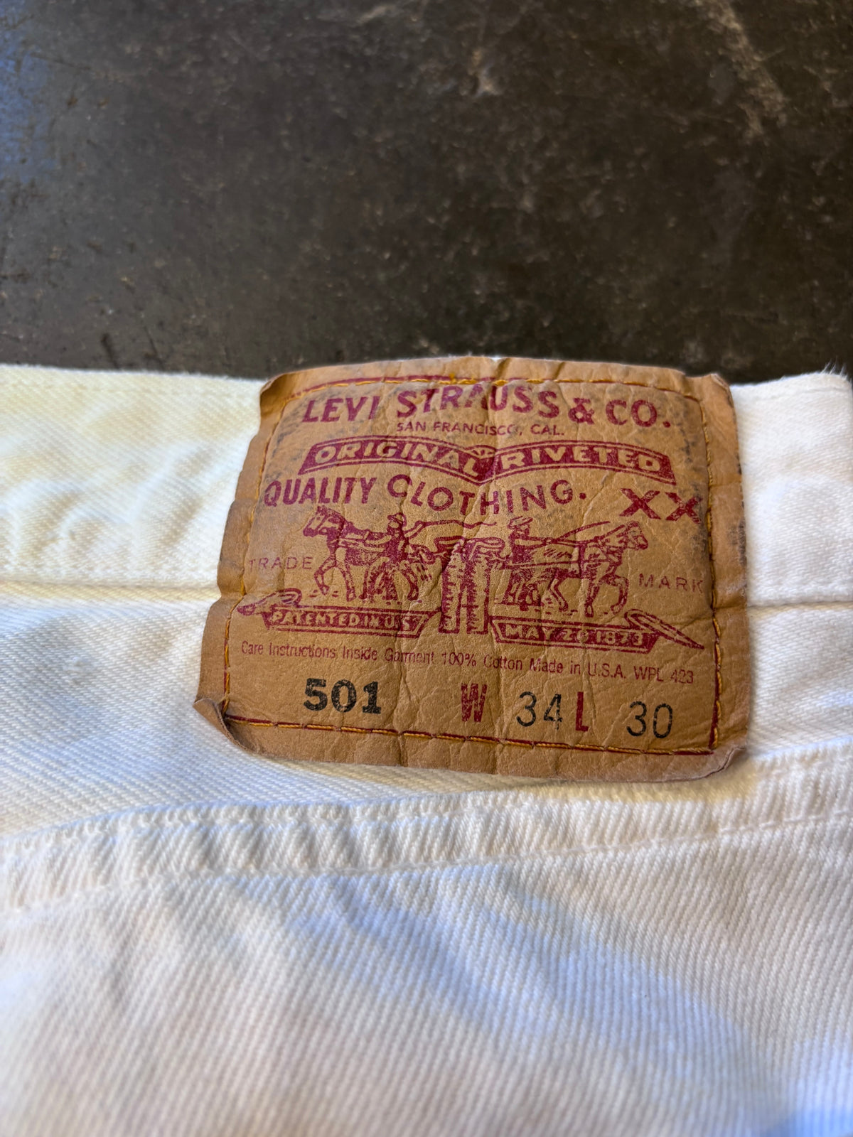 Vintage 1990s White LEVI 501 Denim Jeans Sz. 32" (Measured) | Made in USA