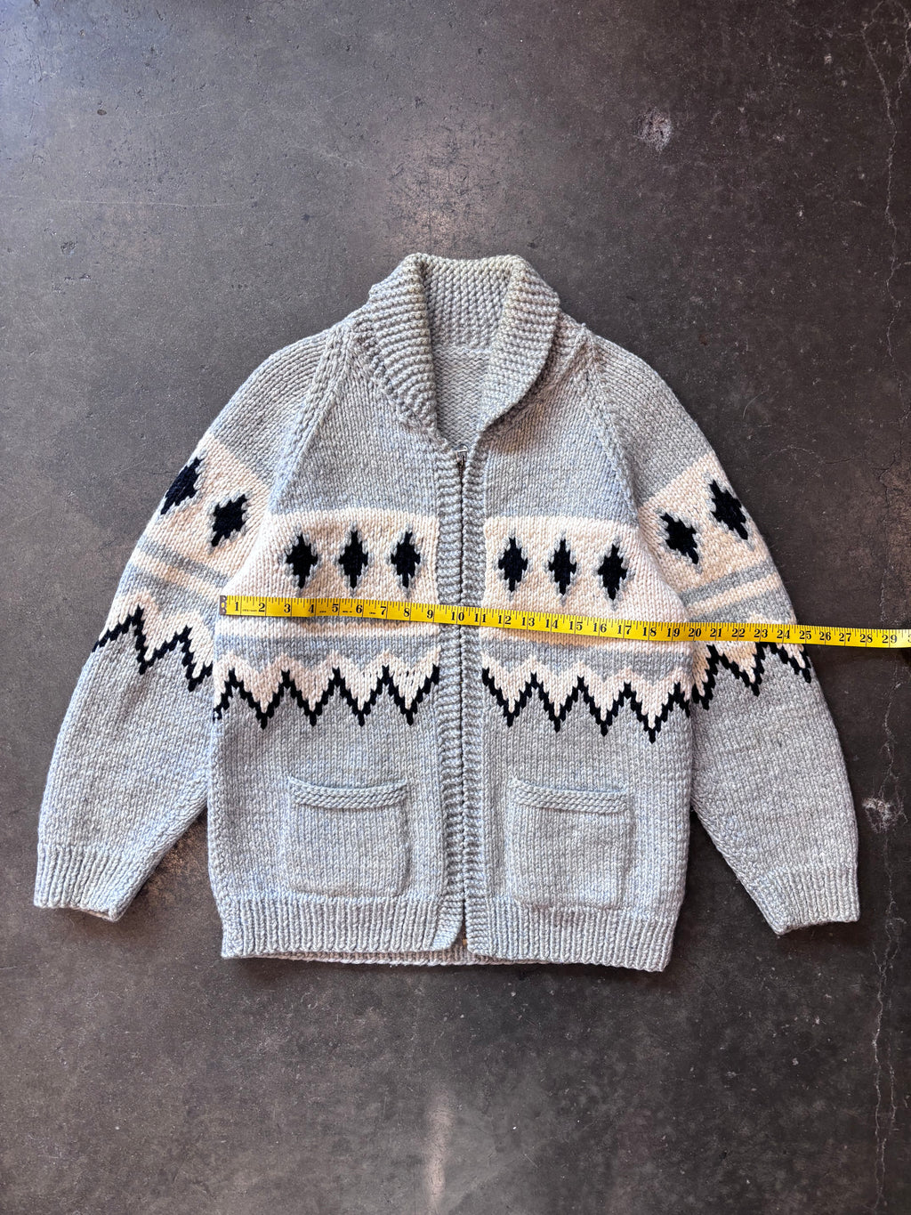 Vintage 1960s Cream/Grey Cowichan Knitted Wool Zip-Up Sweater Sz. XL