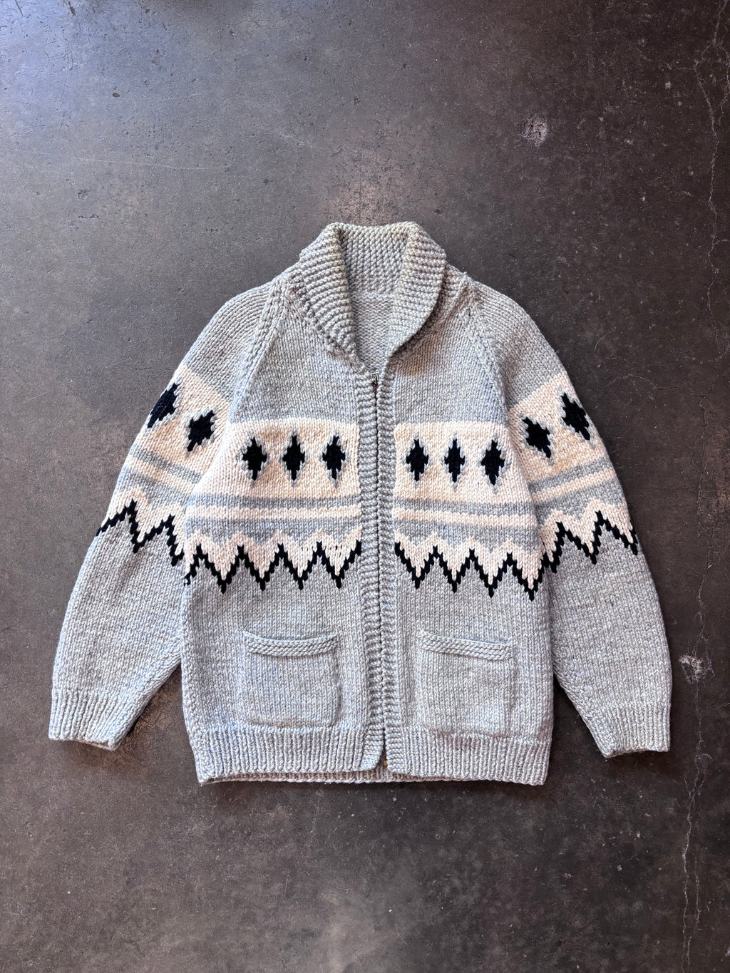 Vintage 1960s Cream/Grey Cowichan Knitted Wool Zip-Up Sweater Sz. XL
