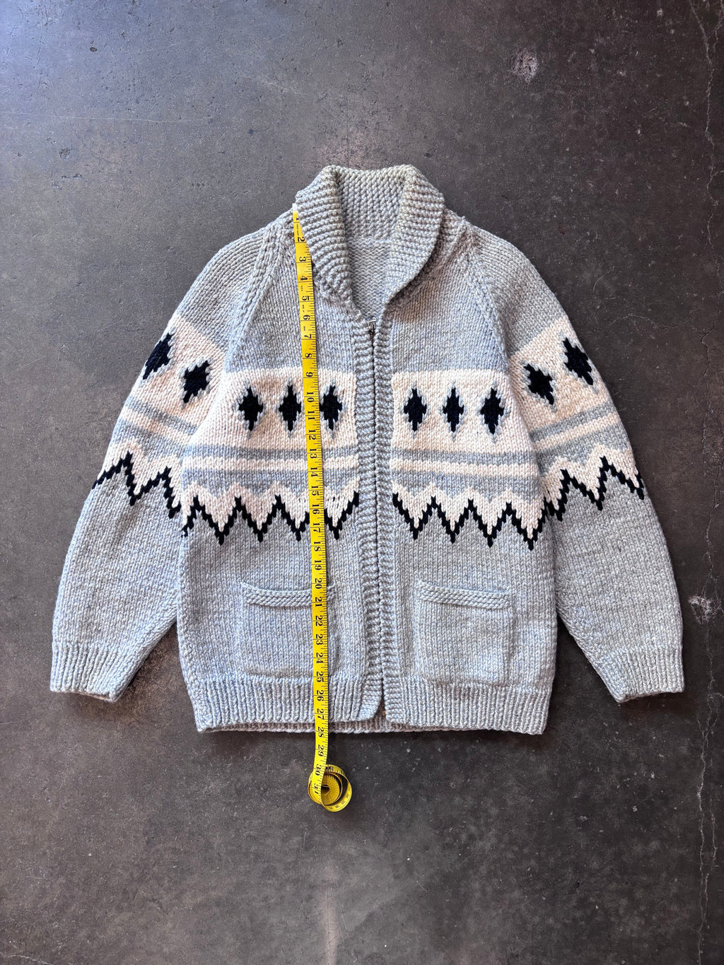 Vintage 1960s Cream/Grey Cowichan Knitted Wool Zip-Up Sweater Sz. XL