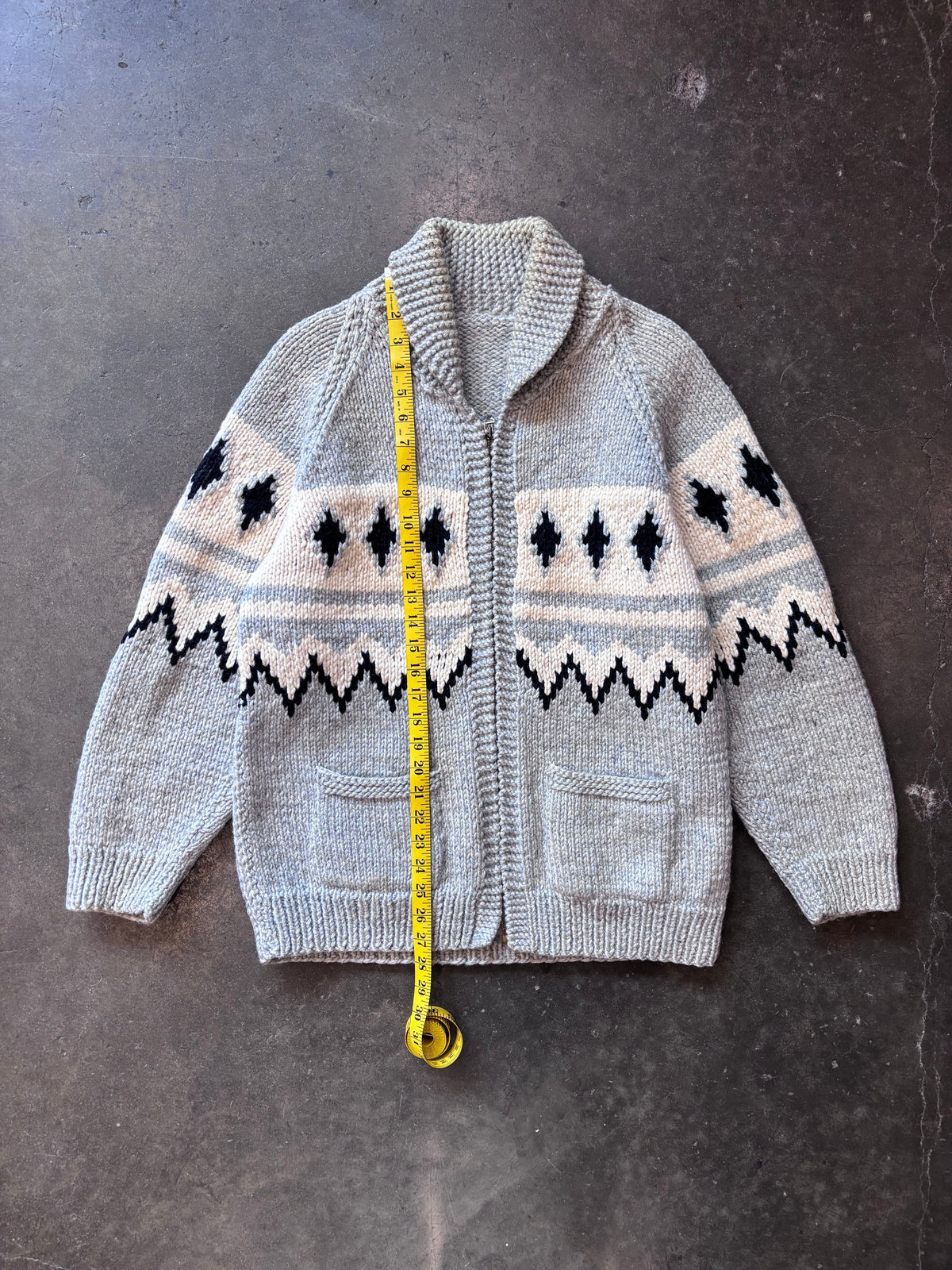 Vintage 1960s Cream/Grey Cowichan Knitted Wool Zip-Up Sweater Sz. XL